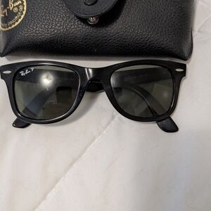 Ray-Ban Black Wayfarer Sunglasses Timeless Design